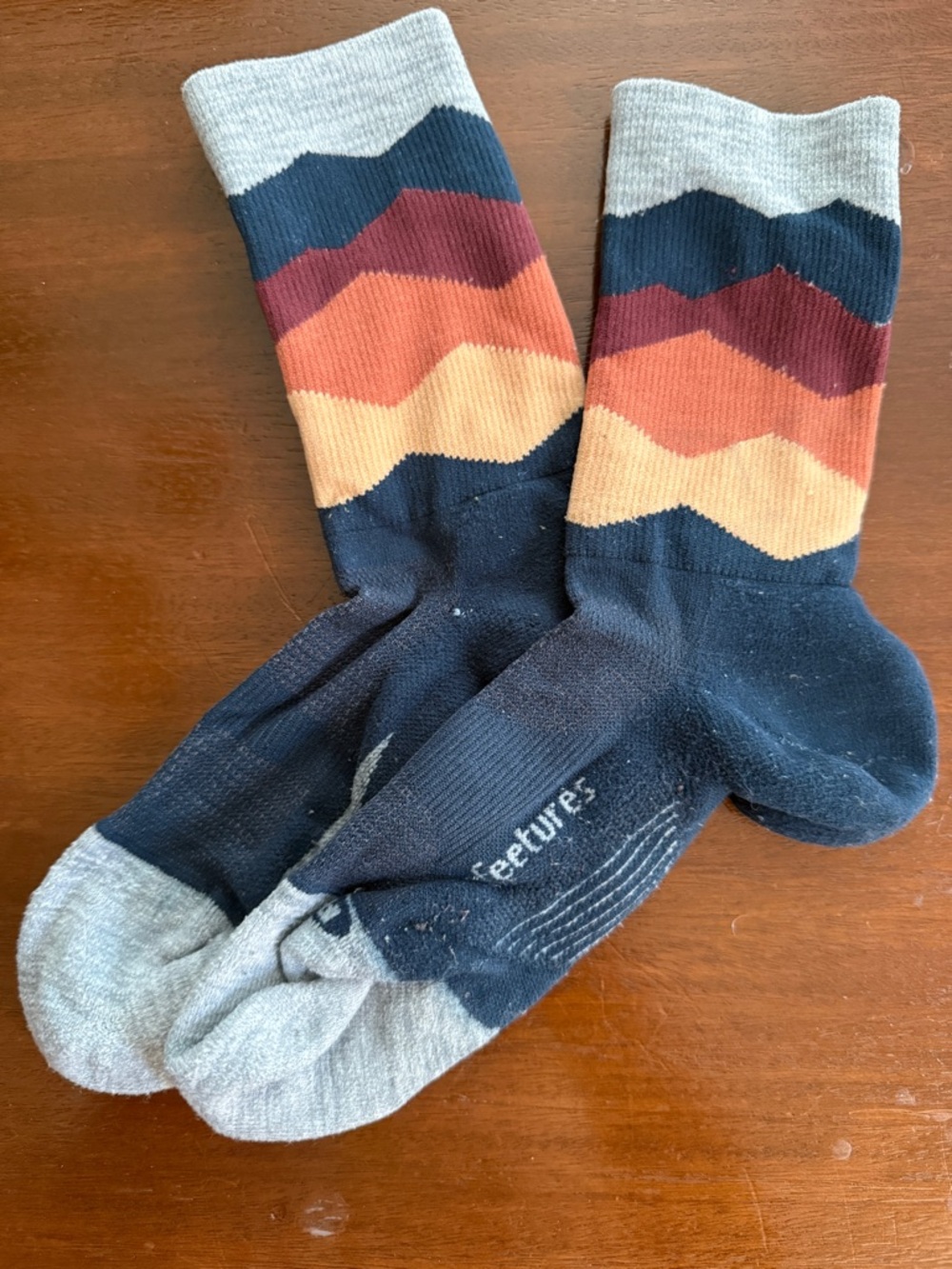 Feetures Mini Crew Unisex Size Medium Running Socks